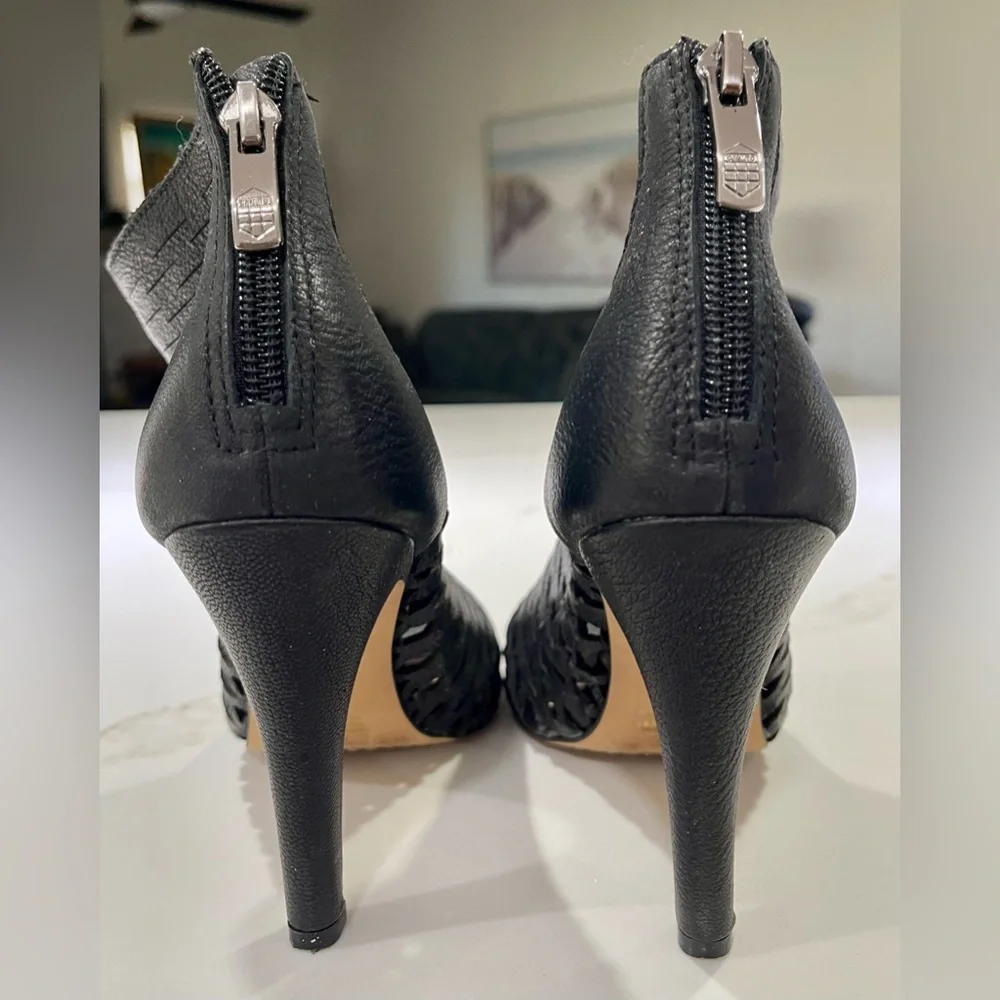 🥳🥳 📦 VINCE CAMUTO Leather Krandi black ankle shoes, 4” Heel, Size 5 - Picture 6 of 6